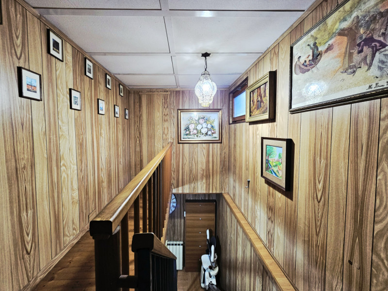 Proponiamo in vendita a Baone, località Rivadolmo, casa a schiera centrale con scoperto esclusivo...