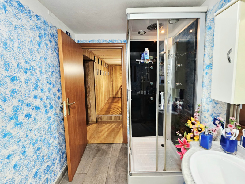 Proponiamo in vendita a Baone, località Rivadolmo, casa a schiera centrale con scoperto esclusivo...