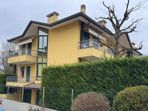 VILLATORA DI SAONARA  
SU palazzina  trifamilare   A VILLATORA DI SAONARA
ESTERNAMENTE si present...