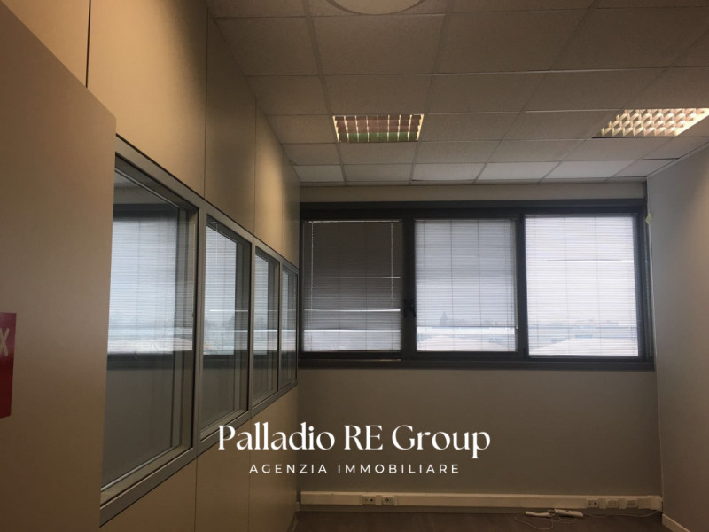 Volete investire in un ufficio spazioso e strategicamente posizionato? Questa è la vostra occasio...