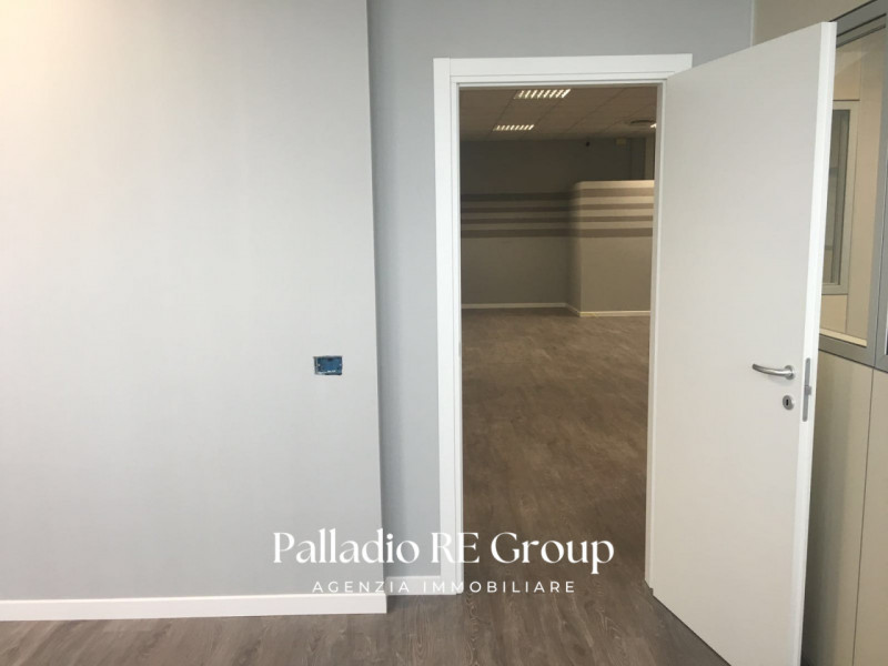 Volete investire in un ufficio spazioso e strategicamente posizionato? Questa è la vostra occasio...