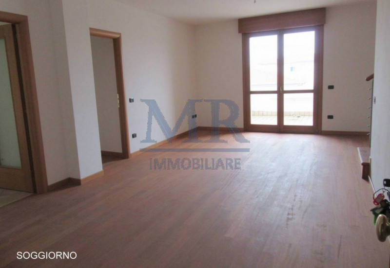 PADOVA - ARCELLA San Carlo - Rif. MR079I6
ULTIMO PIANO - 3 CAMERE - SOGGIORNO - CUCINA SEPARATA 
...