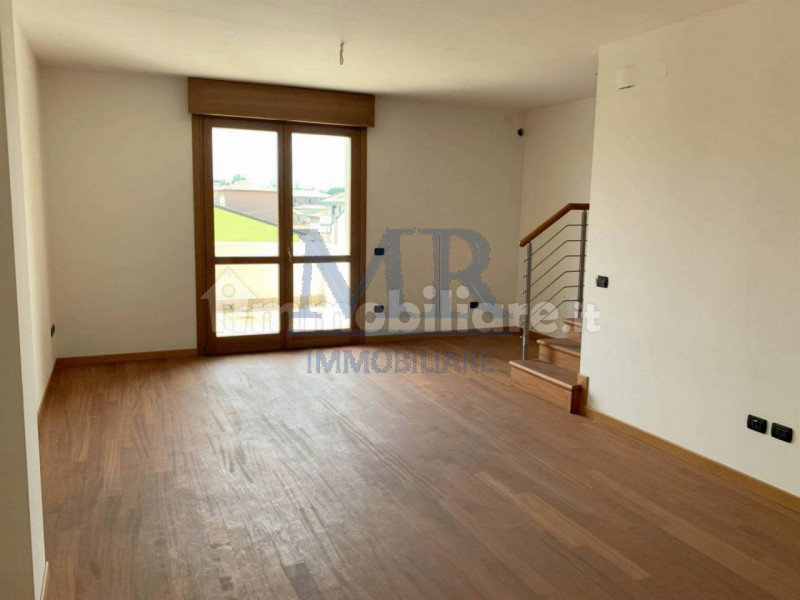 PADOVA - ARCELLA San Carlo - Rif. MR079I6
ULTIMO PIANO - 3 CAMERE - SOGGIORNO - CUCINA SEPARATA 
...