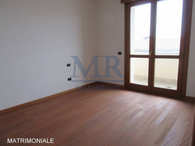 PADOVA - ARCELLA San Carlo - Rif. MR079I6
ULTIMO PIANO - 3 CAMERE - SOGGIORNO - CUCINA SEPARATA 
...