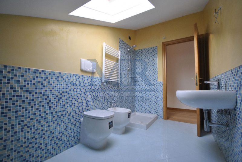 PADOVA - ARCELLA San Carlo - Rif. MR079I6
ULTIMO PIANO - 3 CAMERE - SOGGIORNO - CUCINA SEPARATA 
...