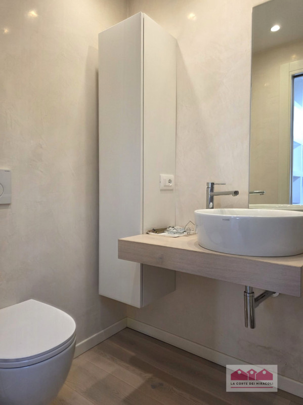 SANTA CATERINA: ULTIMO PIANO SERVITO DA ASCENSORE, SOGGIORNO, CUCINA SEPARATA, DUE CAMERE, UNA CA...