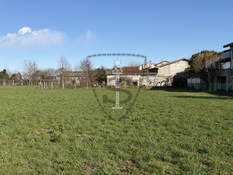 Stai cercando un terreno agricolo facilmente accessibile e in posizione soleggiata?
A Nove, propo...