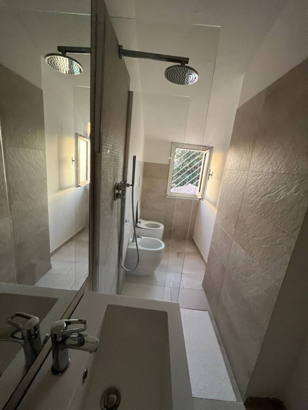 Monolocale in pieno centro, aria condizionata, appena ristrutturato molto funzionale e ben arreda...