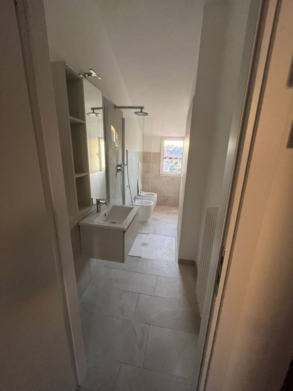 Monolocale in pieno centro, aria condizionata, appena ristrutturato molto funzionale e ben arreda...