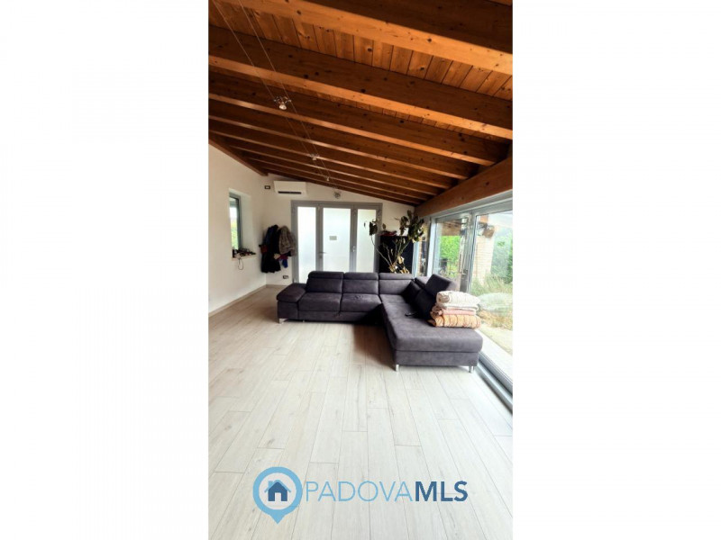Immobile in esclusiva al Gruppo Padova MLS
BAGNOLI DI SOPRA:
Una posizione ideale per chi cerca s...