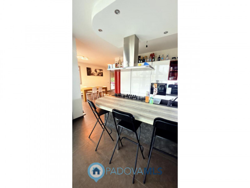 Immobile in esclusiva al Gruppo Padova MLS
BAGNOLI DI SOPRA:
Una posizione ideale per chi cerca s...