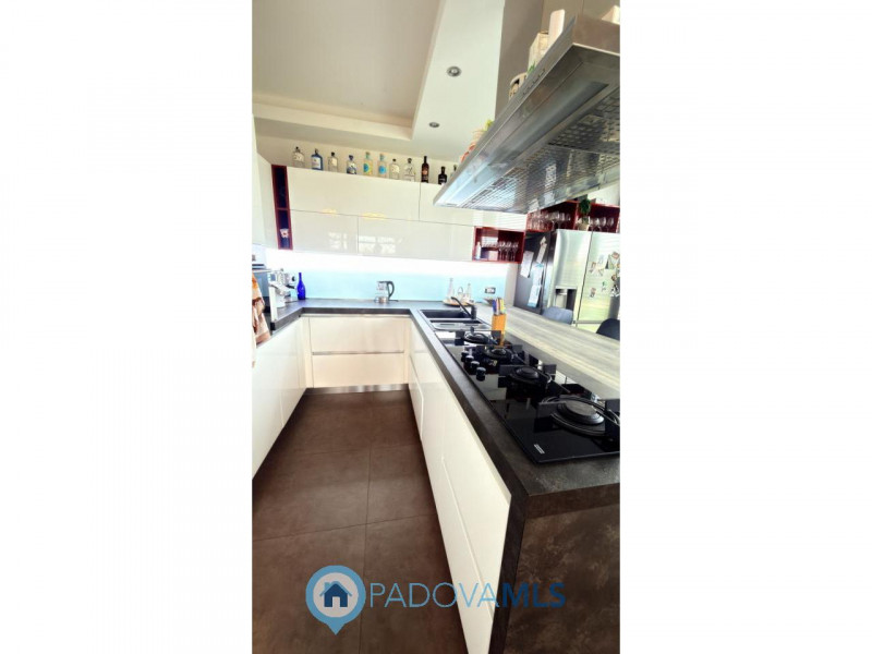 Immobile in esclusiva al Gruppo Padova MLS
BAGNOLI DI SOPRA:
Una posizione ideale per chi cerca s...