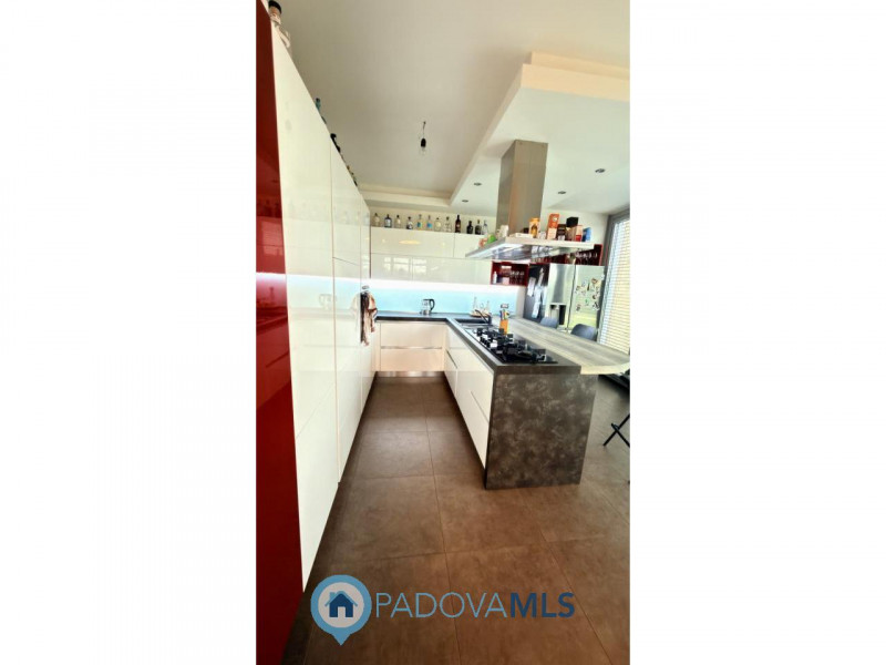 Immobile in esclusiva al Gruppo Padova MLS
BAGNOLI DI SOPRA:
Una posizione ideale per chi cerca s...