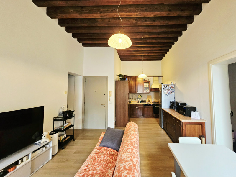 A Este, in una posizione comoda al centro, proponiamo in affitto appartamento trilocale recenteme...