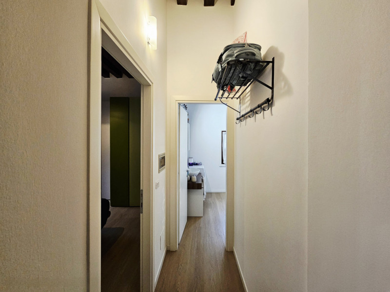 A Este, in una posizione comoda al centro, proponiamo in affitto appartamento trilocale recenteme...