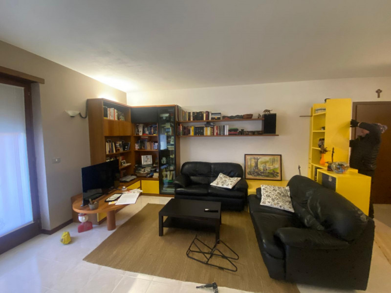 Vendesi affascinante appartamento in zona Caile , a pochi passi dal verde Parco Robinson. Questa ...