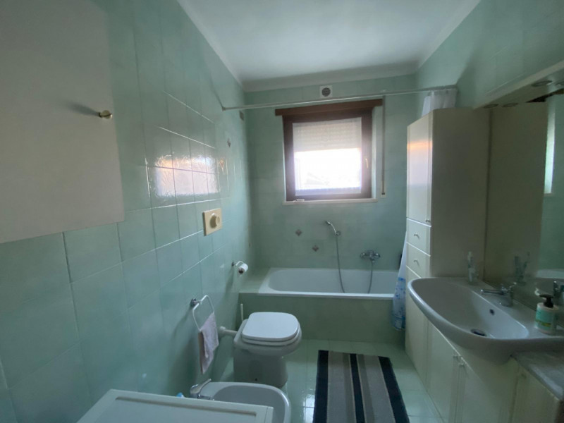 Vendesi affascinante appartamento in zona Caile , a pochi passi dal verde Parco Robinson. Questa ...