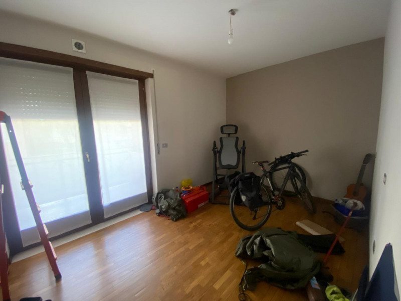 Vendesi affascinante appartamento in zona Caile , a pochi passi dal verde Parco Robinson. Questa ...