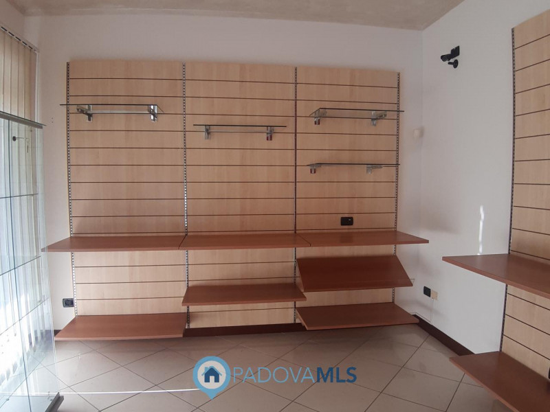 SOLESINO VENDESI LOCALE COMMERCIALE

Immobile in esclusiva al Gruppo Padova MLS

A due passi dal ...