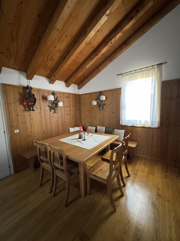 A Vittorio Veneto proponiamo in vendita un ampio e luminoso appartamento trilocale disposto su pi...