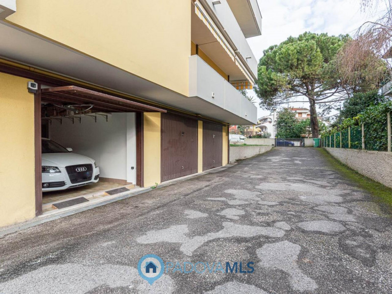 Immobile in esclusiva al Gruppo Padova MLS

Scopri il rifugio perfetto in una delle zone più cent...