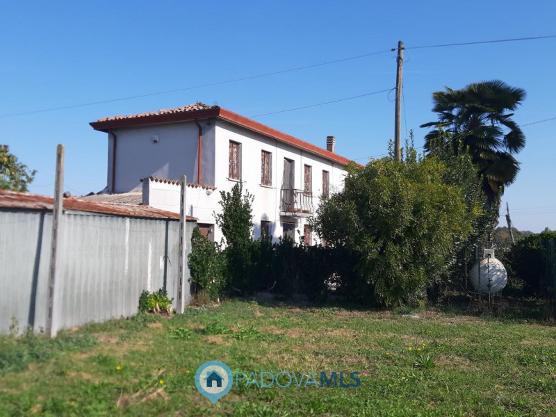 MONSELICE VENDESI CASA SINGOLA CON TERRENO

Immobile in esclusiva al Gruppo Padova MLS

In frazio...