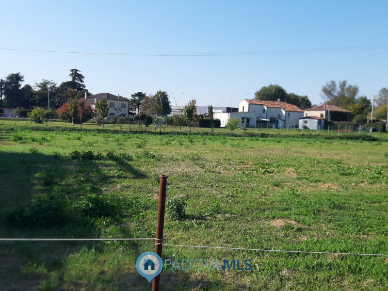 MONSELICE VENDESI CASA SINGOLA CON TERRENO

Immobile in esclusiva al Gruppo Padova MLS

In frazio...