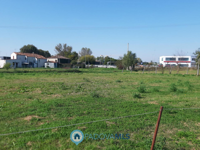 MONSELICE VENDESI CASA SINGOLA CON TERRENO

Immobile in esclusiva al Gruppo Padova MLS

In frazio...