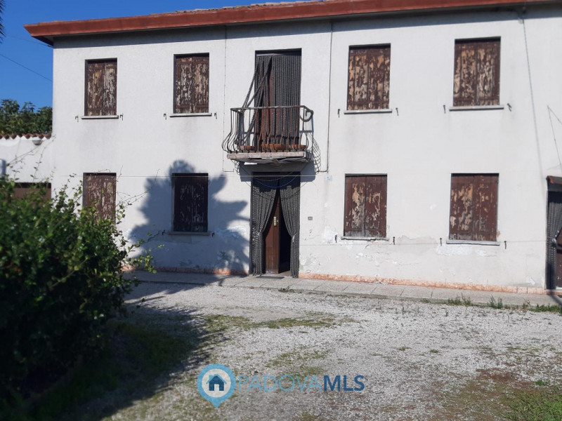 MONSELICE VENDESI CASA SINGOLA CON TERRENO

Immobile in esclusiva al Gruppo Padova MLS

In frazio...