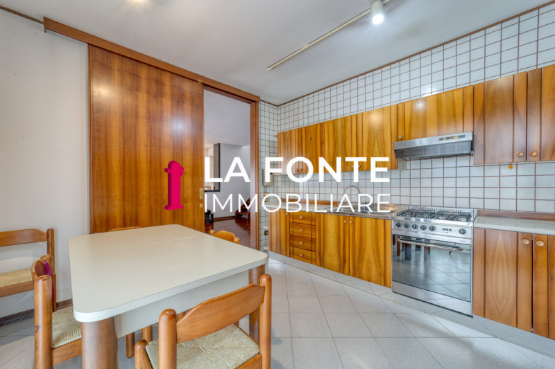 PERAGA DI VIGONZA - VILLA SINGOLA CON LABORATORIO - su lotto di 1.500 mq, offre ampi spazi per vi...