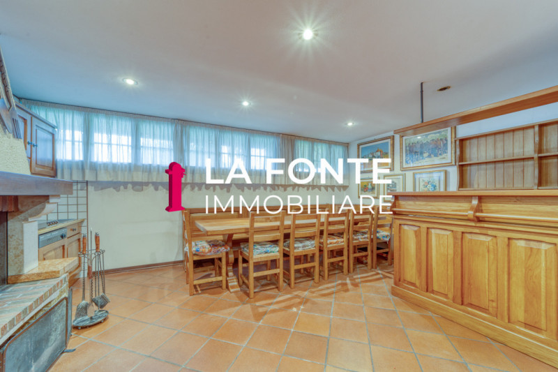 PERAGA DI VIGONZA - VILLA SINGOLA CON LABORATORIO - su lotto di 1.500 mq, offre ampi spazi per vi...