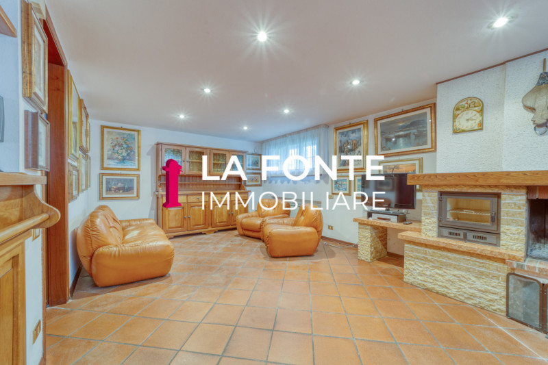 PERAGA DI VIGONZA - VILLA SINGOLA CON LABORATORIO - su lotto di 1.500 mq, offre ampi spazi per vi...