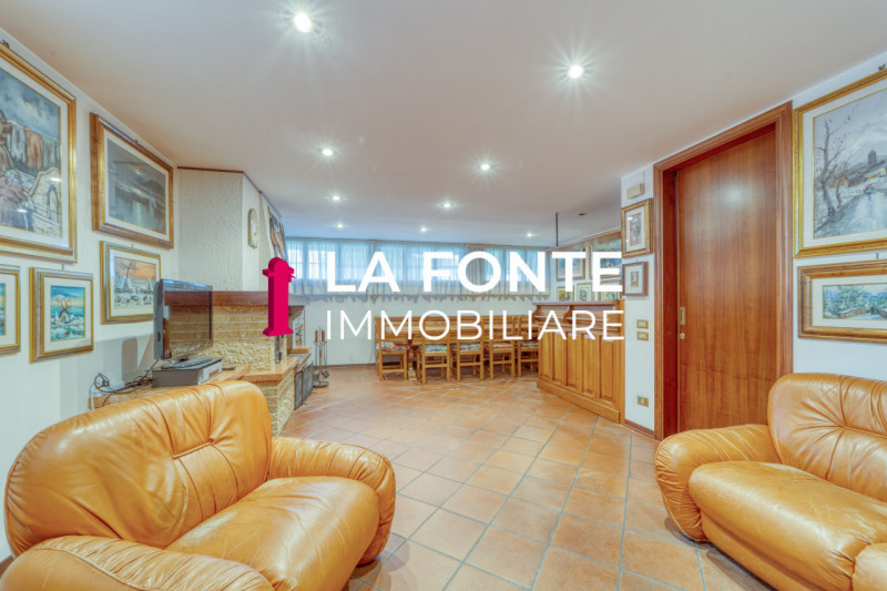 PERAGA DI VIGONZA - VILLA SINGOLA CON LABORATORIO - su lotto di 1.500 mq, offre ampi spazi per vi...