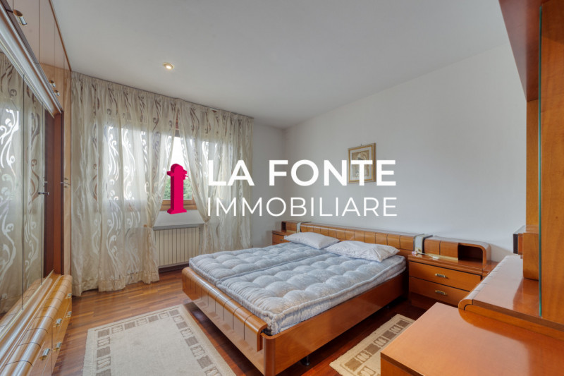 PERAGA DI VIGONZA - VILLA SINGOLA CON LABORATORIO - su lotto di 1.500 mq, offre ampi spazi per vi...