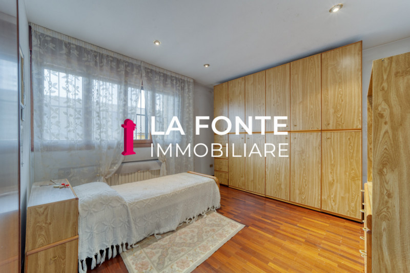 PERAGA DI VIGONZA - VILLA SINGOLA CON LABORATORIO - su lotto di 1.500 mq, offre ampi spazi per vi...