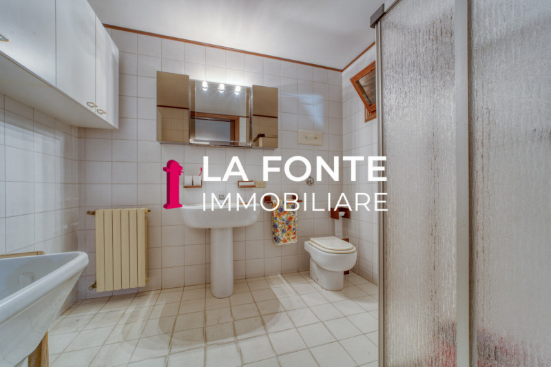 PERAGA DI VIGONZA - VILLA SINGOLA CON LABORATORIO - su lotto di 1.500 mq, offre ampi spazi per vi...