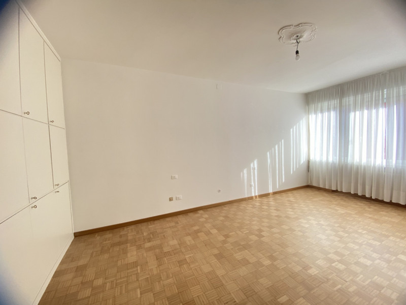 Nel  centro storico di Vicenza, proponiamo in locazione un appartamento esclusivo situato al terz...