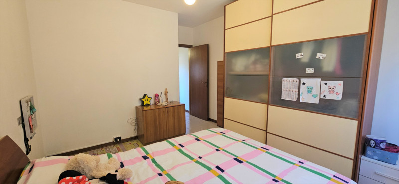 VICENZA OVEST - Zona Pomari: Proponiamo appartamento con due camere e due bagni completamente arr...