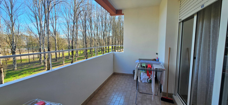 VICENZA OVEST - Zona Pomari: Proponiamo appartamento con due camere e due bagni completamente arr...