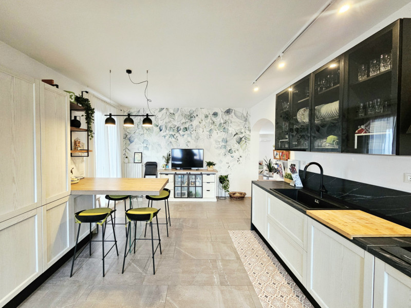 A Ospedaletto Euganeo, in un tranquillo quartiere residenziale, proponiamo in vendita spettacolar...