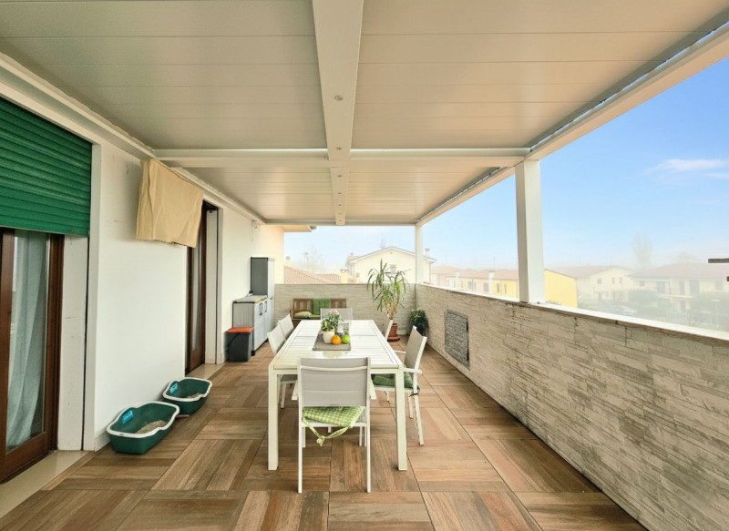 A Ospedaletto Euganeo, in un tranquillo quartiere residenziale, proponiamo in vendita spettacolar...