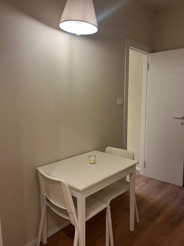 Scopri questo incantevole appartamento bilocale situato nel Centro Storico di Padova, una vera ge...