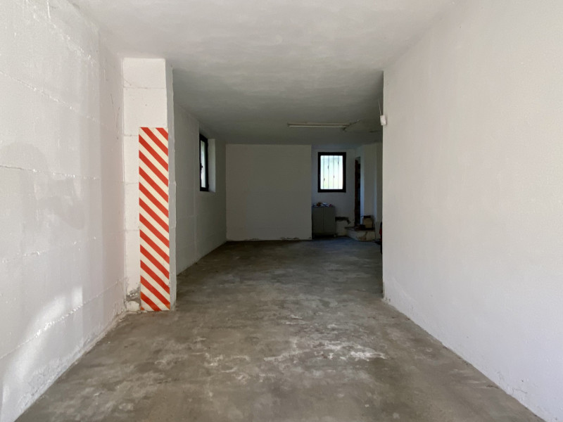Proponiamo in vendita un ampio garage triplo di circa 45 mq, situato al piano terra di una palazz...