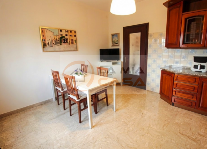 LEGNARO CENTRO: Casa singola divisa in due appartamenti indipendenti uno al piano terra e uno al ...