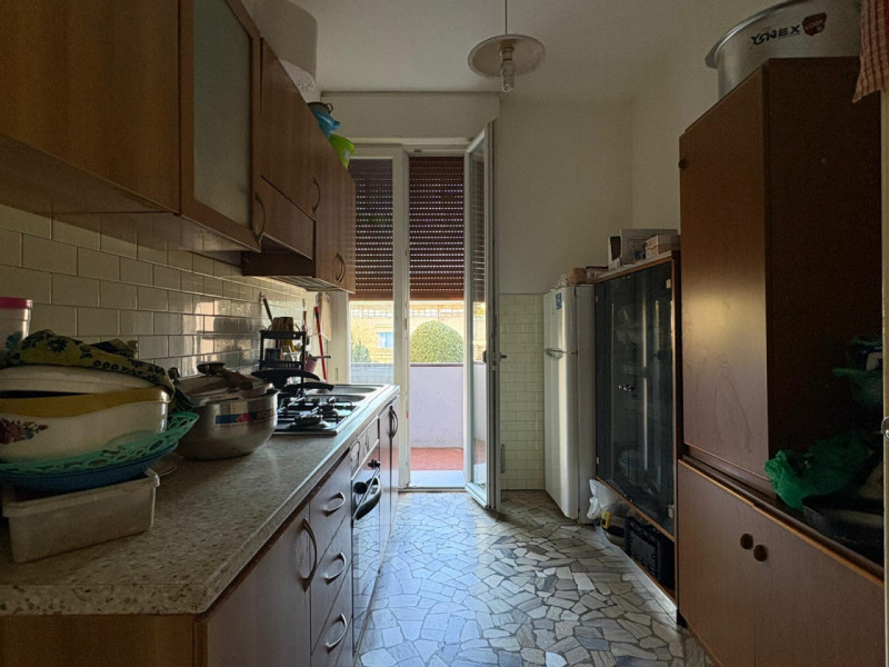 Proponiamo in vendita appartamento al primo piano servito da ascensore di nuova installazione, re...