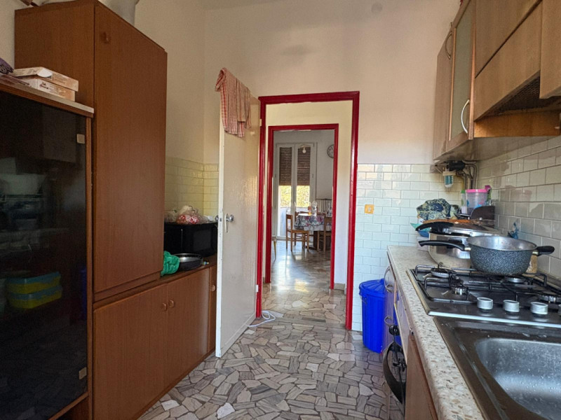 Proponiamo in vendita appartamento al primo piano servito da ascensore di nuova installazione, re...