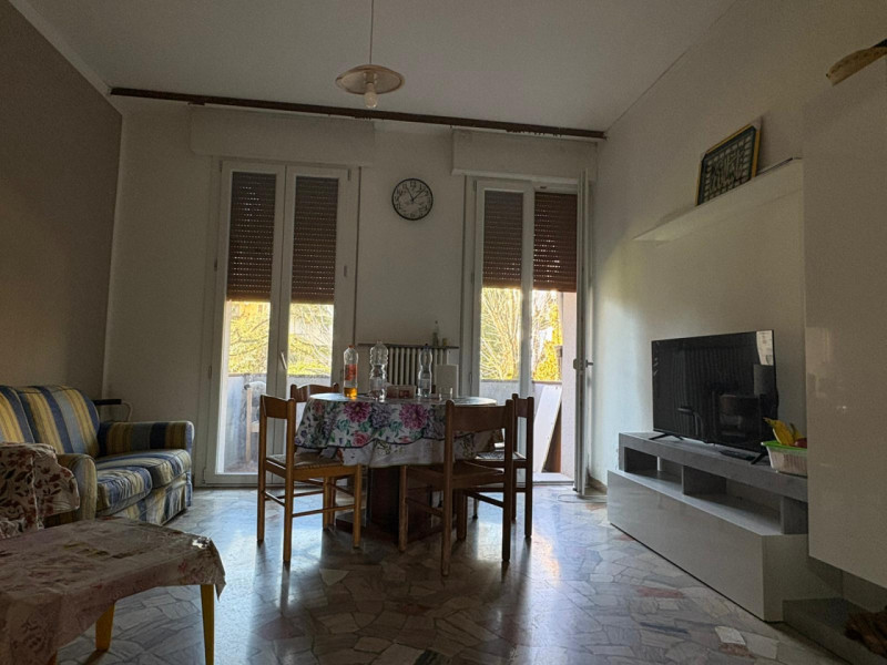 Proponiamo in vendita appartamento al primo piano servito da ascensore di nuova installazione, re...