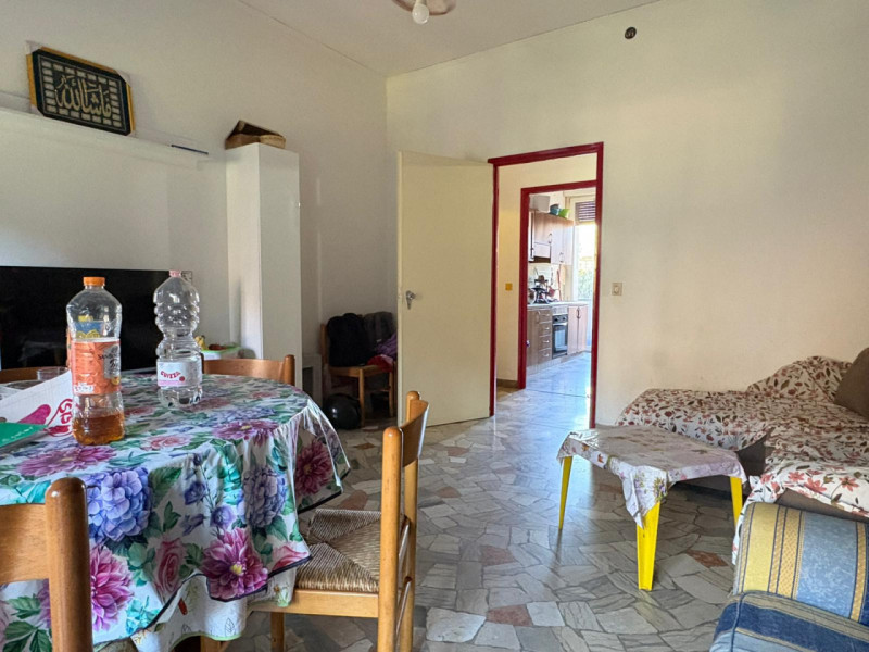 Proponiamo in vendita appartamento al primo piano servito da ascensore di nuova installazione, re...