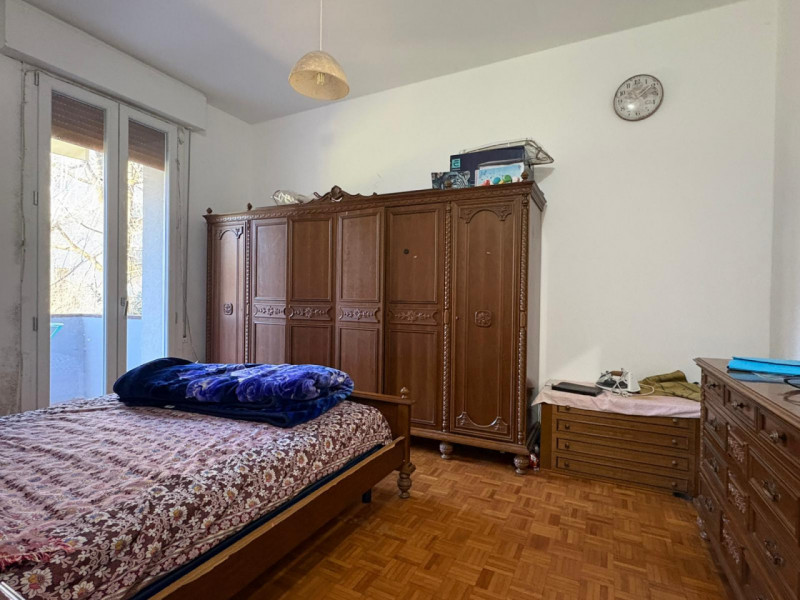 Proponiamo in vendita appartamento al primo piano servito da ascensore di nuova installazione, re...