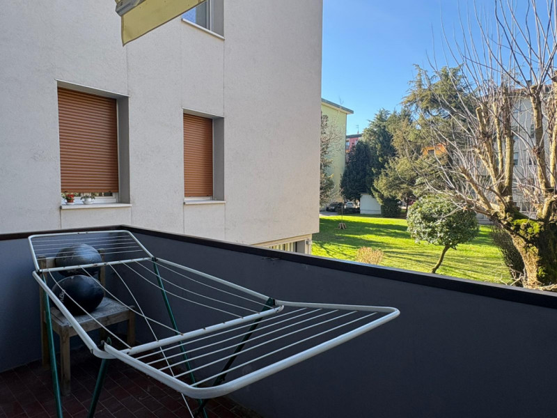 Proponiamo in vendita appartamento al primo piano servito da ascensore di nuova installazione, re...